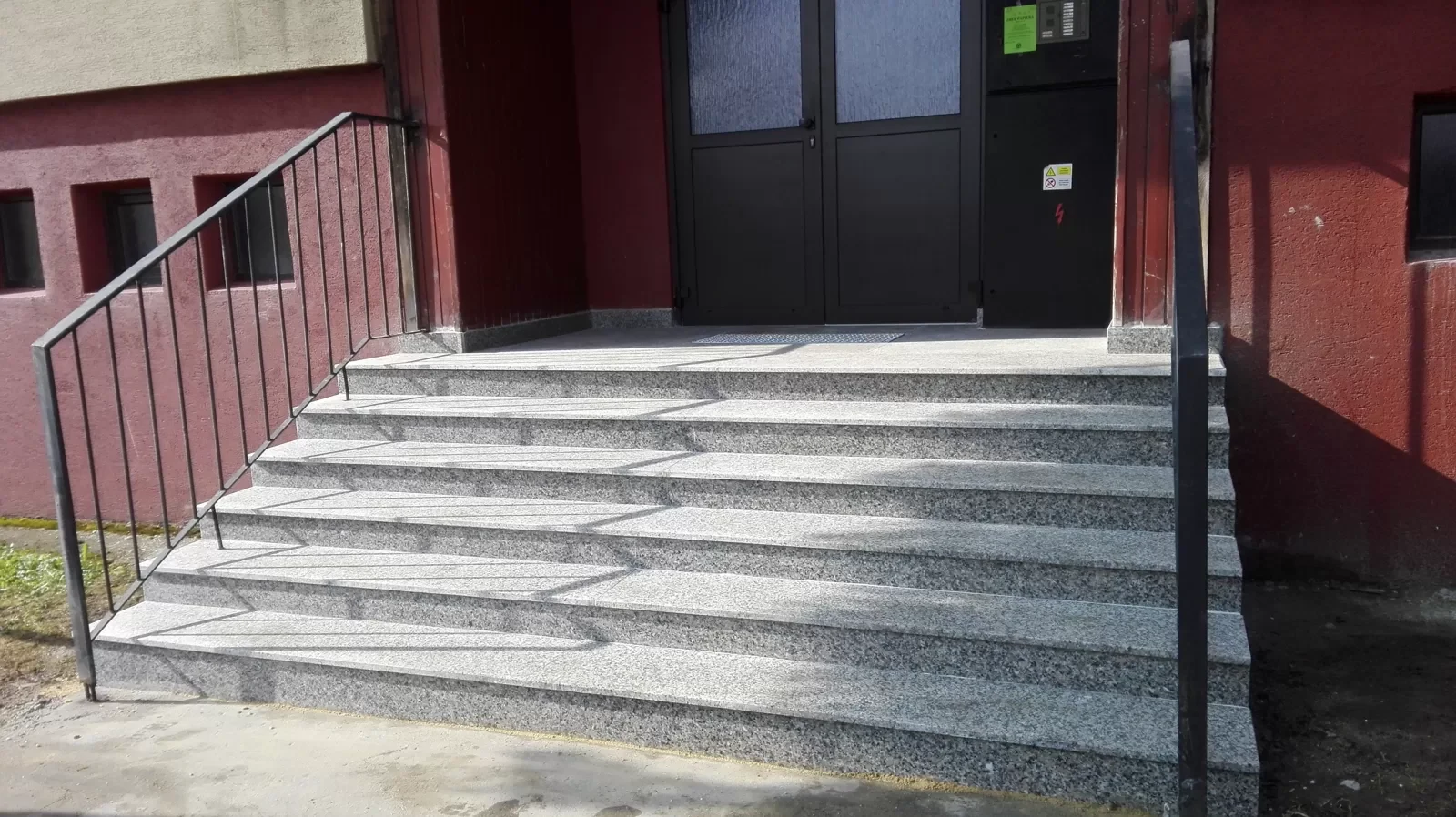 Schody, dlažba, parapety