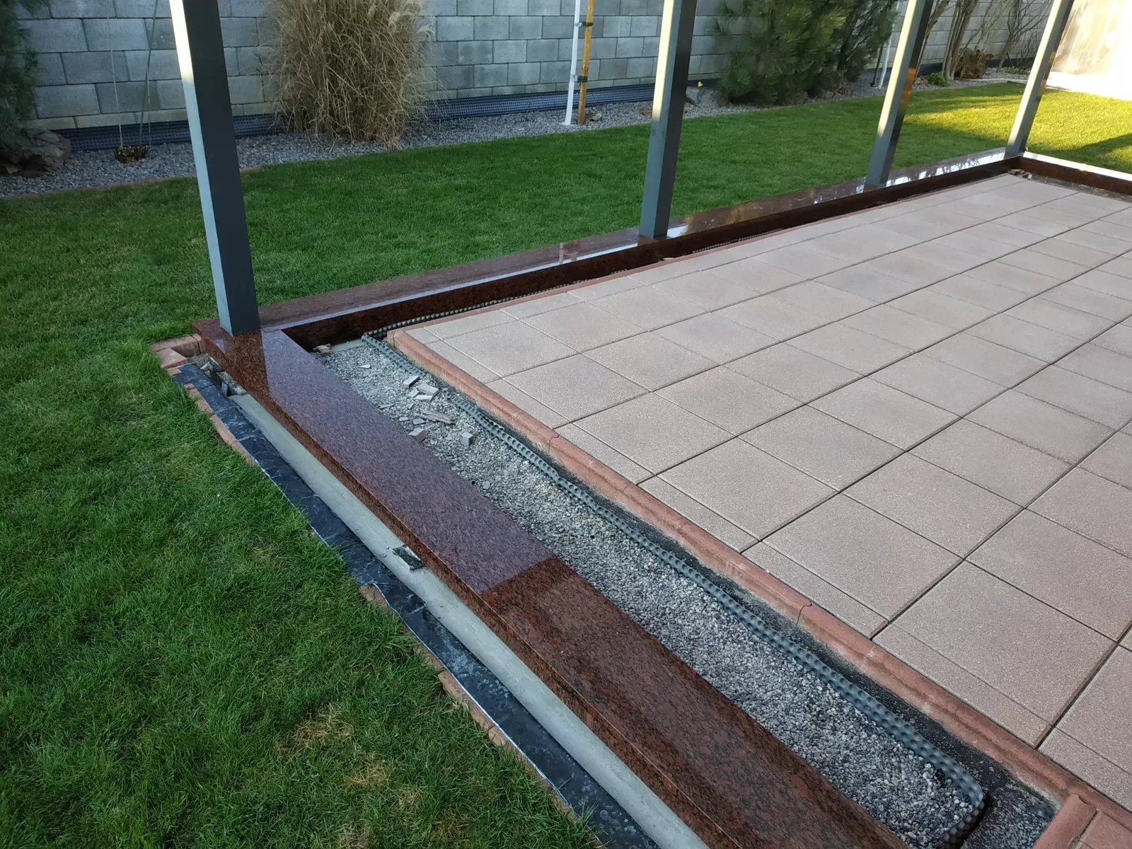 Schody, dlažba, parapety