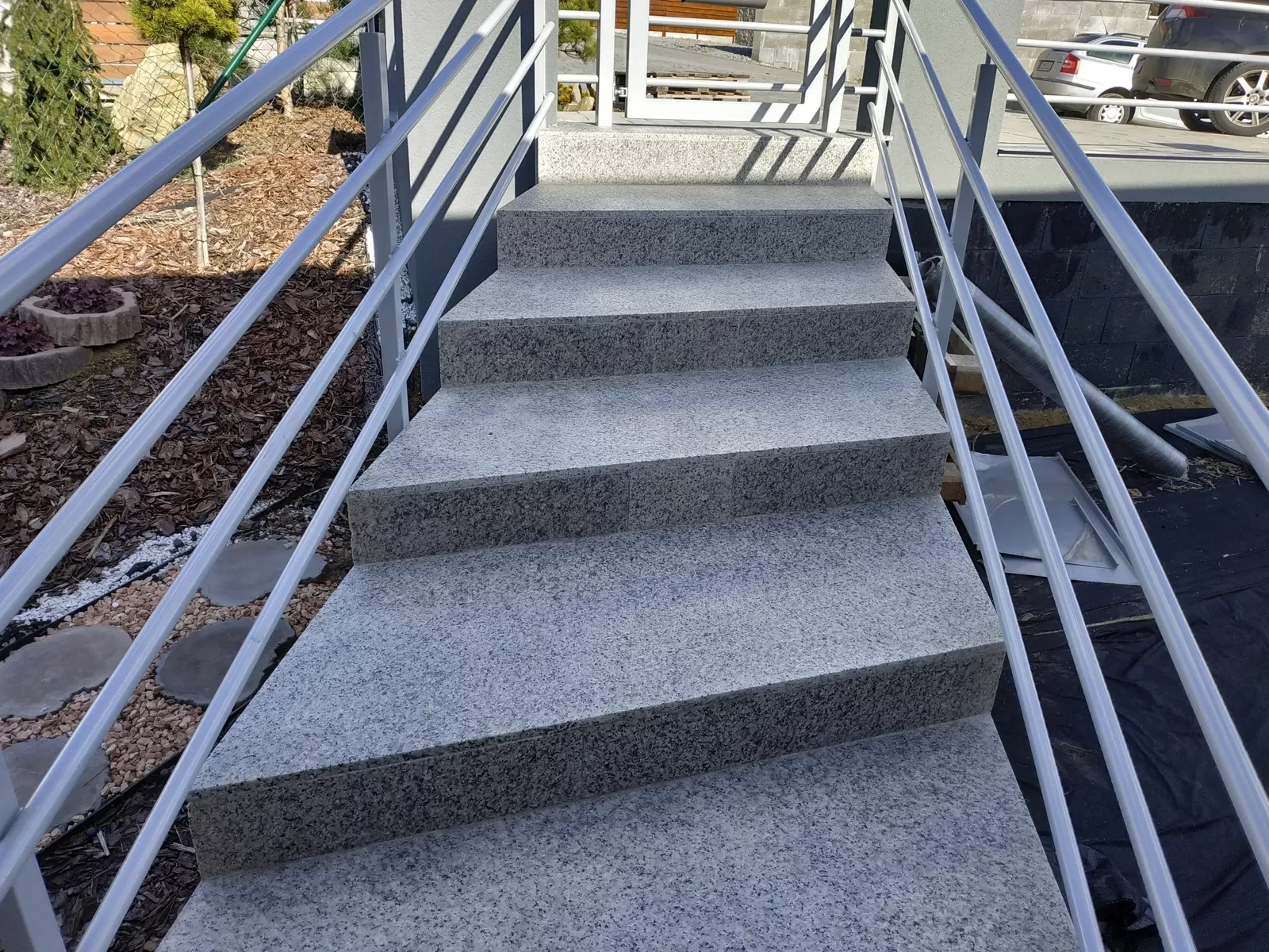 Schody, dlažba, parapety