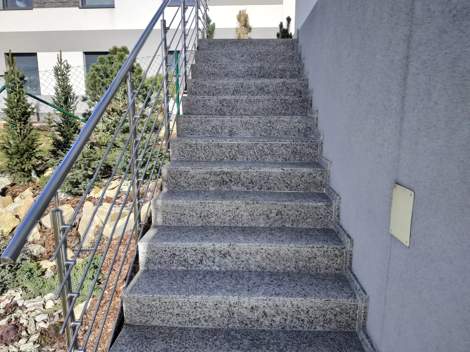 Schody, dlažba, parapety