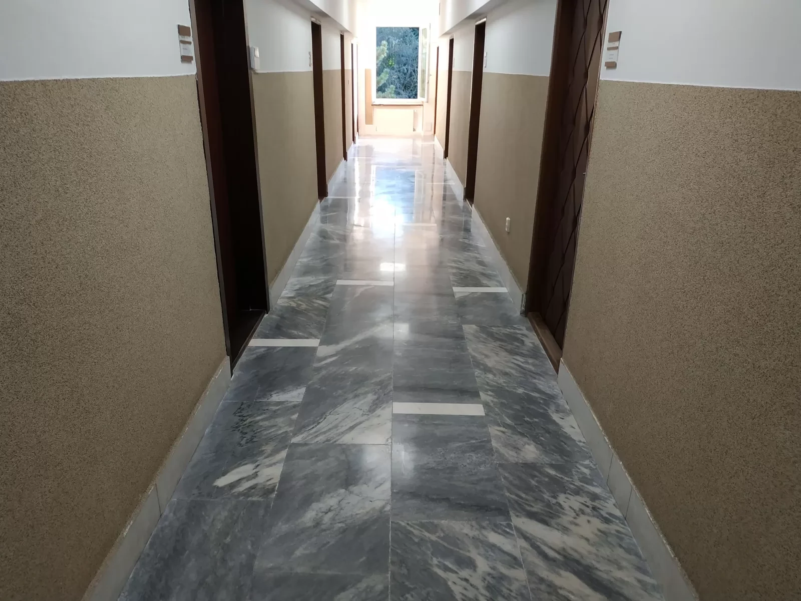 Schody, dlažba, parapety