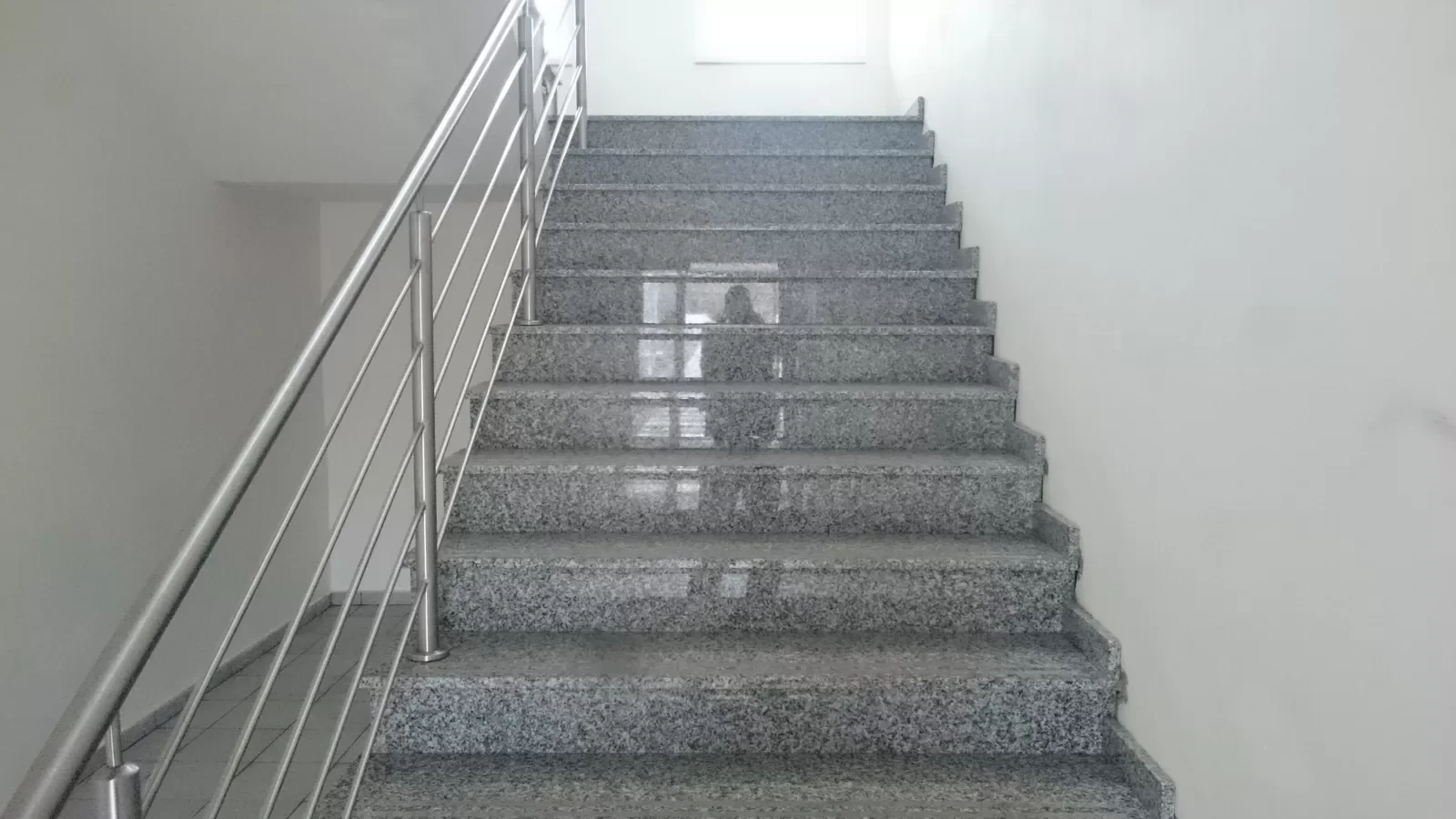 Schody, dlažba, parapety