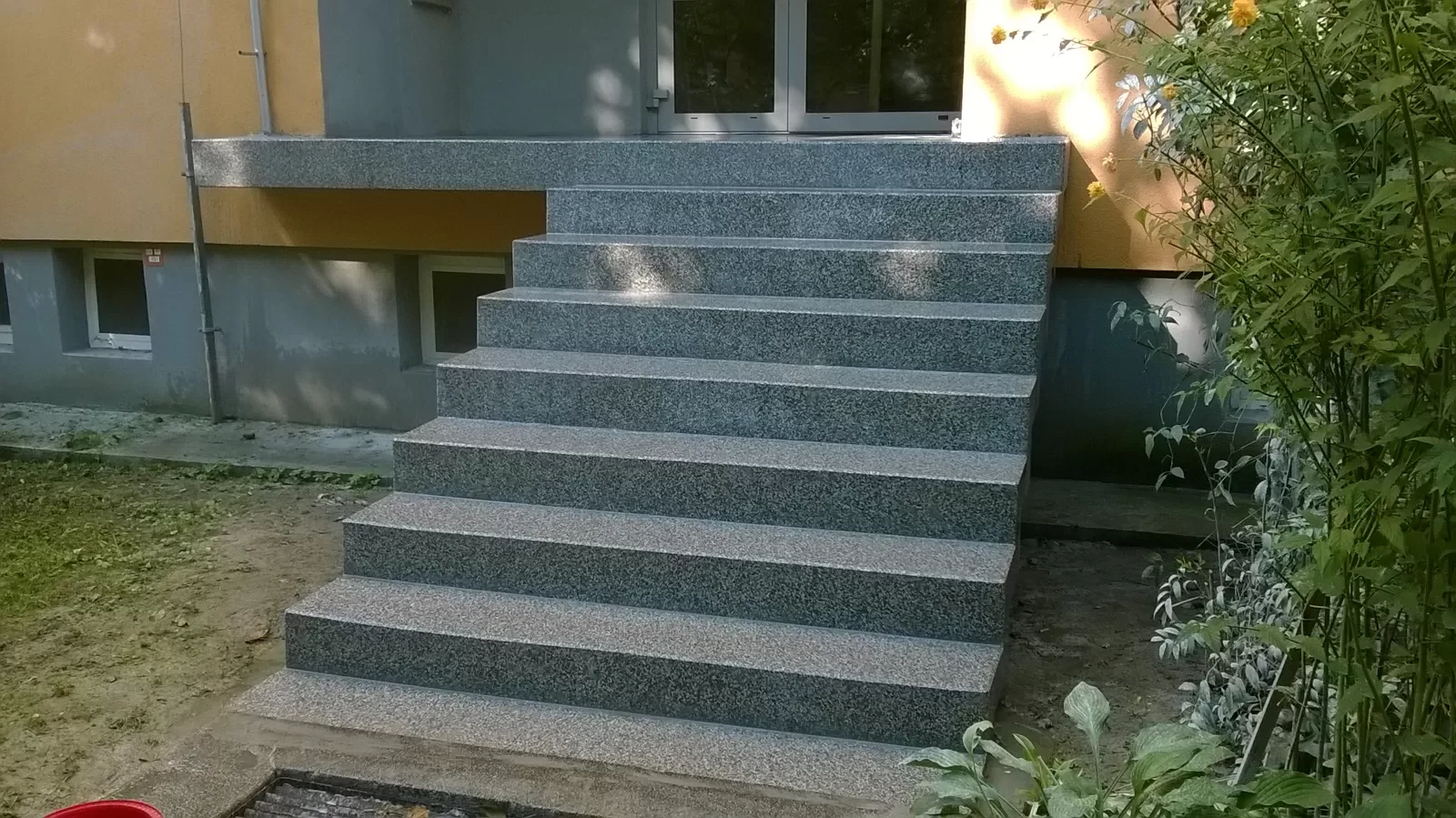 Schody, dlažba, parapety