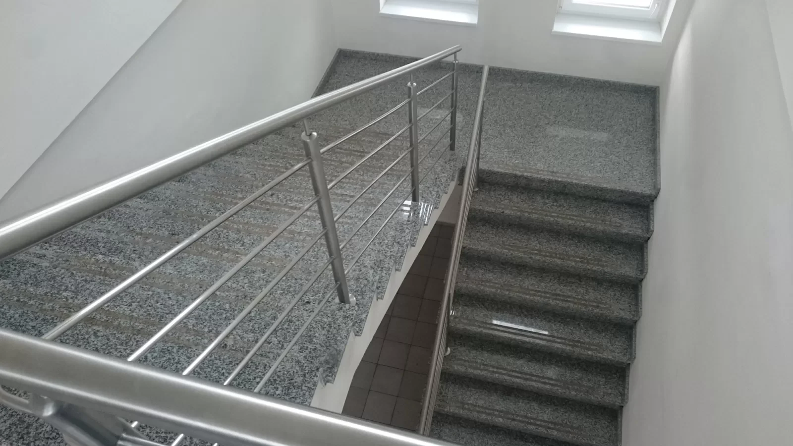 Schody, dlažba, parapety